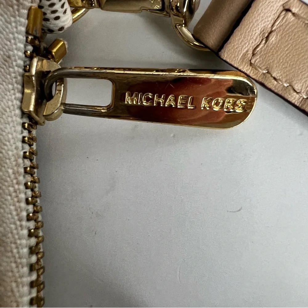 Michael Michael Kors Women’s Jet Set Monogram Handbag Tan & Brown Flaws/Wear